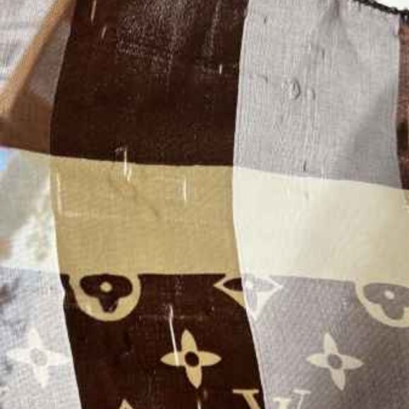 Vintage LV 100% Silk Scarf 38”x38” Large Made in France - Picture 10 of 13